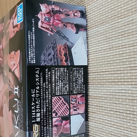 Bandai Hobby MS-06S ZAKU II Principality of Zeon Char Aznable's Custom Suit - Picture 4 of 7